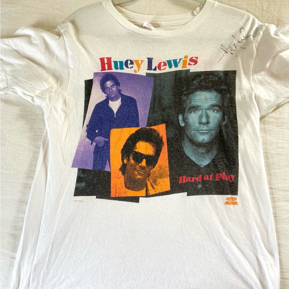 SIGNED VINTAGE HUEY LEWIS T SHIRT